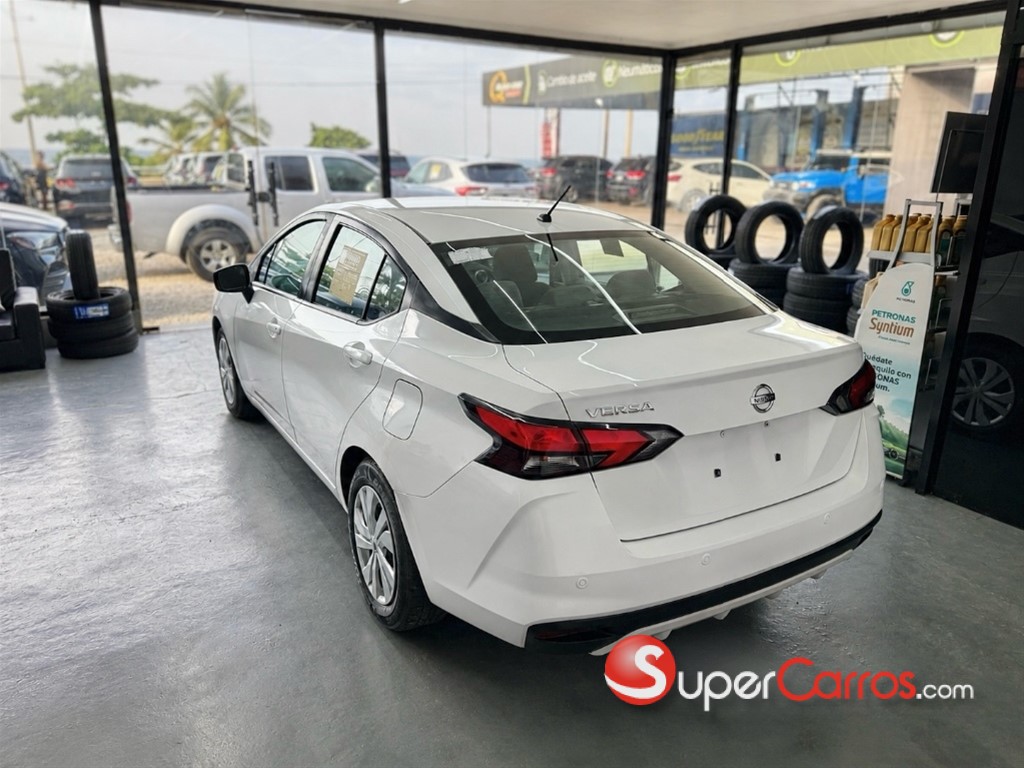 2020 Nissan Versa — foto 4 / 10
