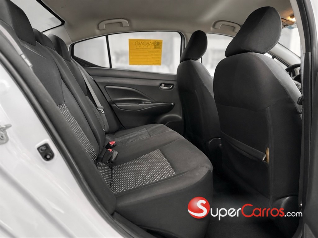 2020 Nissan Versa — foto 8 / 10