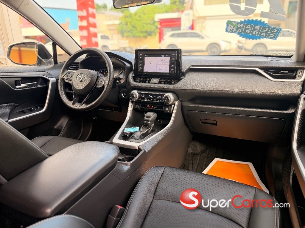 2020 Toyota RAV4 XLE — foto 4 / 8