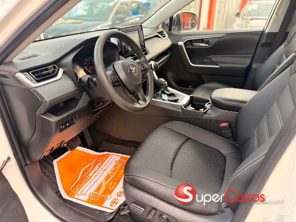 2020 Toyota RAV4 XLE — foto 5 / 8