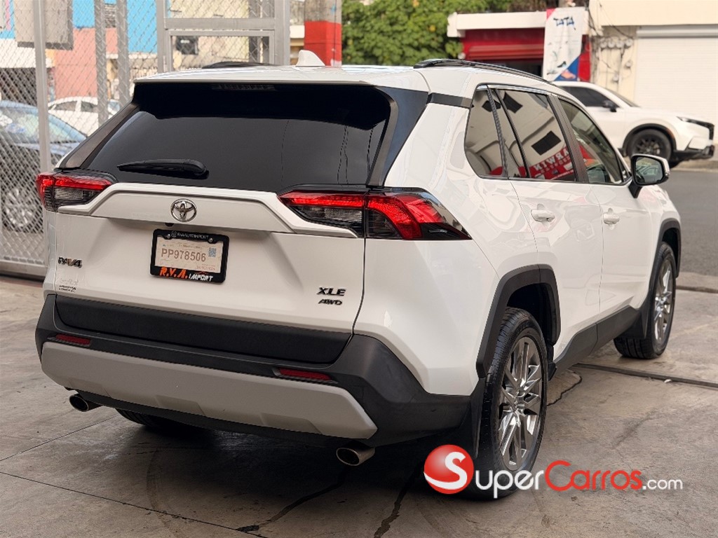 2020 Toyota RAV4 XLE — foto 7 / 8