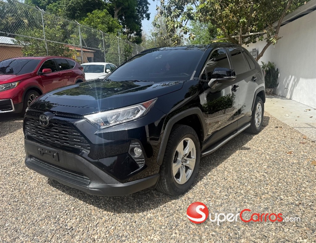 2020 Toyota RAV4 XLE — foto 2 / 8