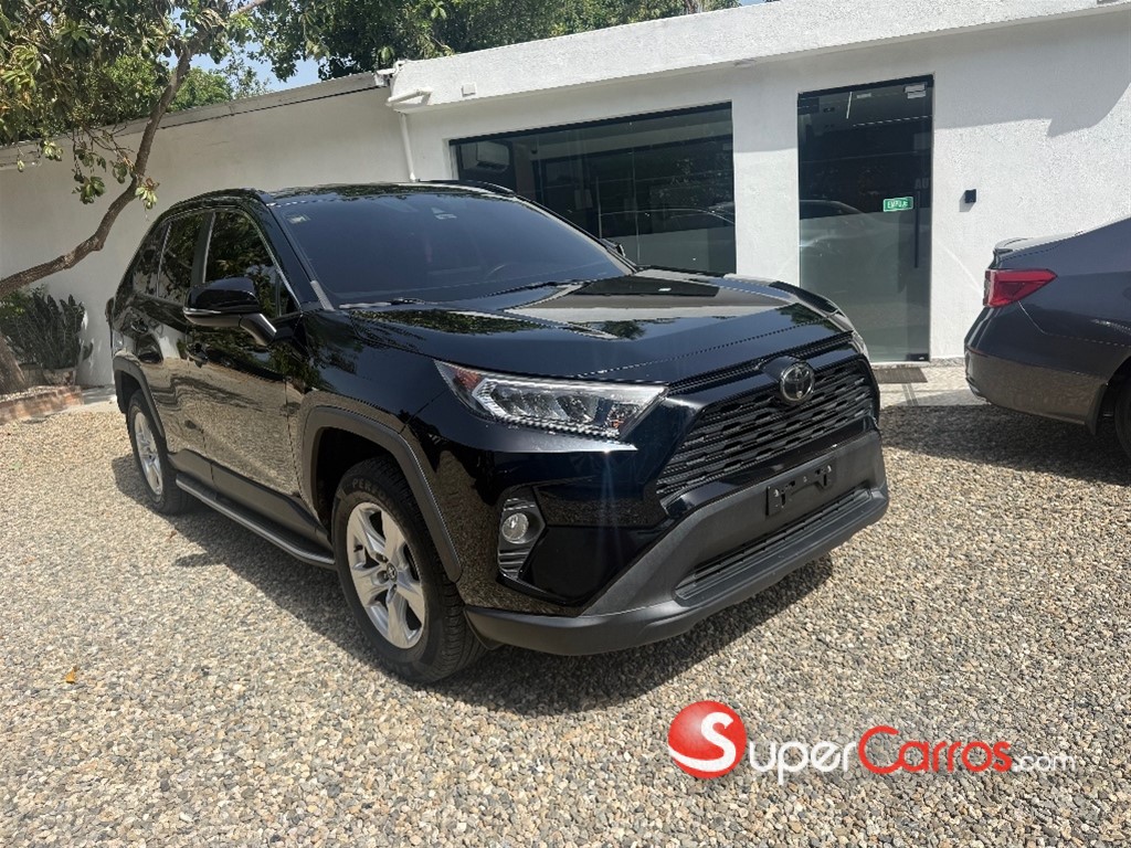2020 Toyota RAV4 XLE — foto 4 / 8