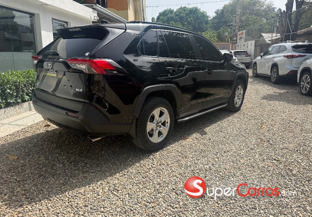 2020 Toyota RAV4 XLE — foto 5 / 8