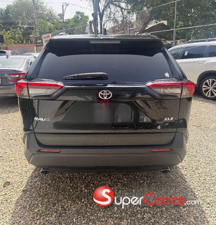 2020 Toyota RAV4 XLE — foto 6 / 8