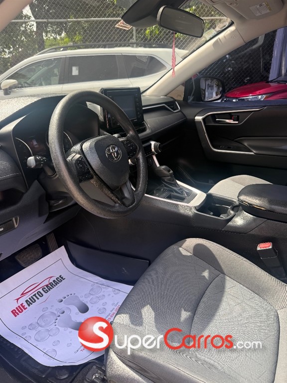 2020 Toyota RAV4 XLE — foto 7 / 8