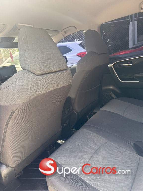 2020 Toyota RAV4 XLE — foto 8 / 8