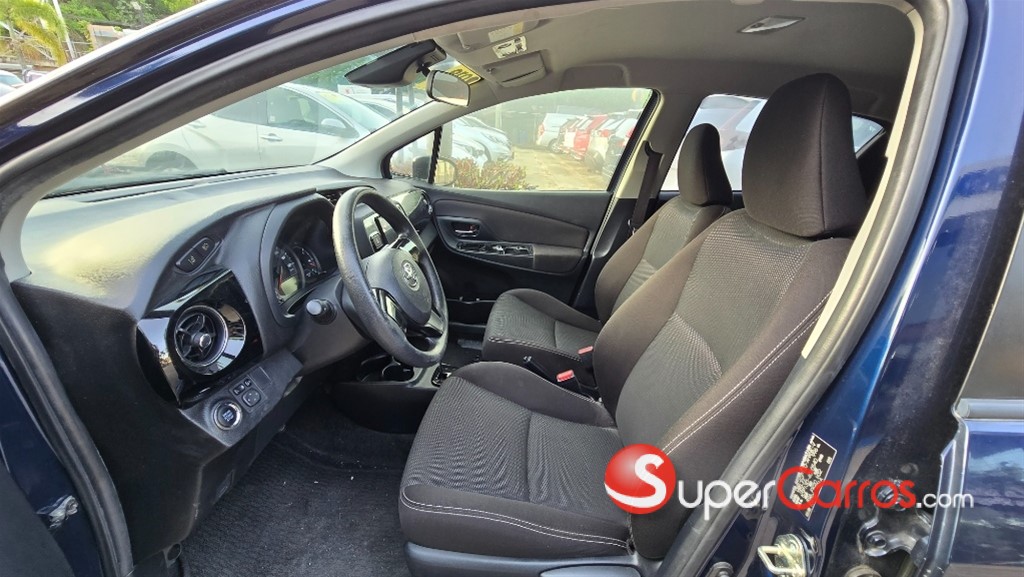 2019 Toyota VITZ — foto 8 / 12