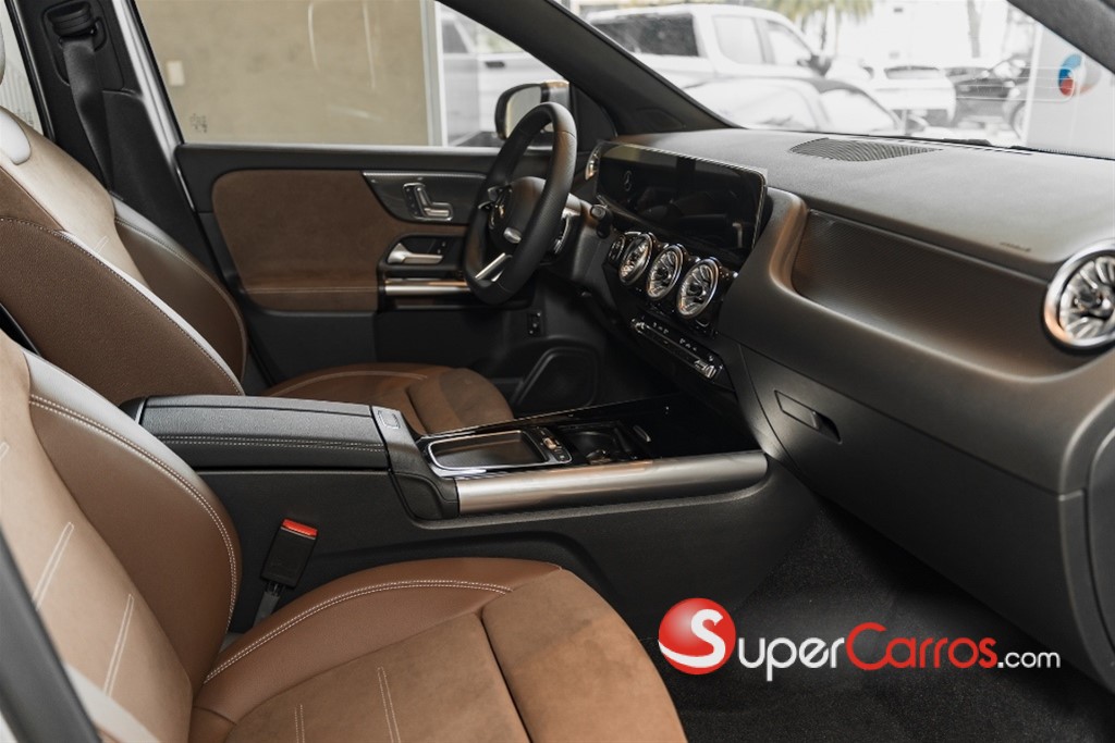 2026 Mercedes-Benz Clase GLA 200 AMG LINE — foto 9 / 12