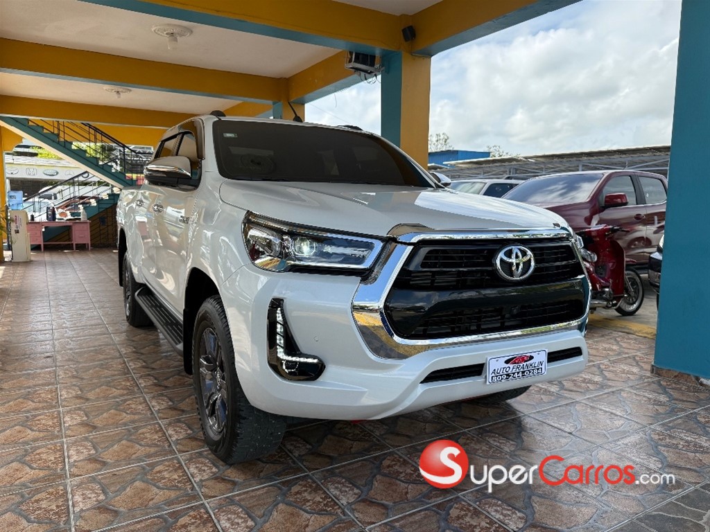 2025 Toyota Hilux SRV — foto 2 / 10