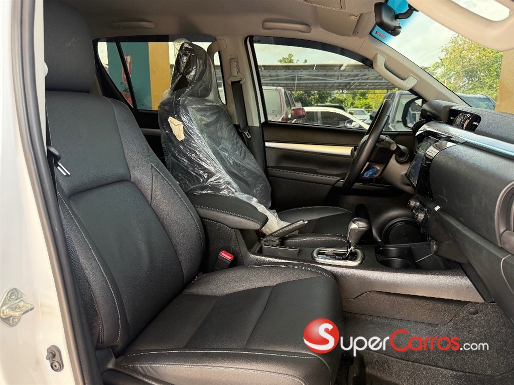 2025 Toyota Hilux SRV — foto 7 / 10