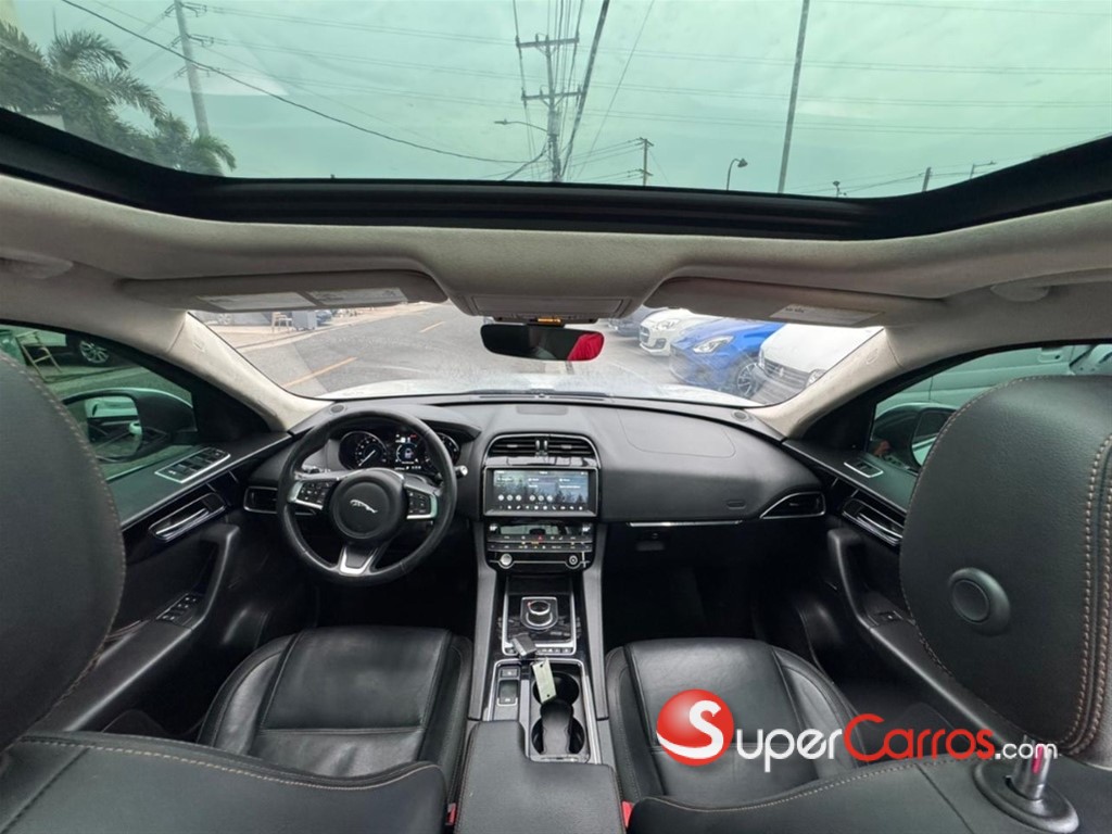 2020 Jaguar F-Pace — foto 8 / 12