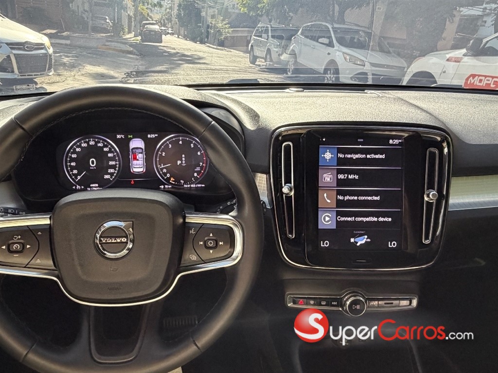 2022 Volvo XC40 Momentum — foto 4 / 11