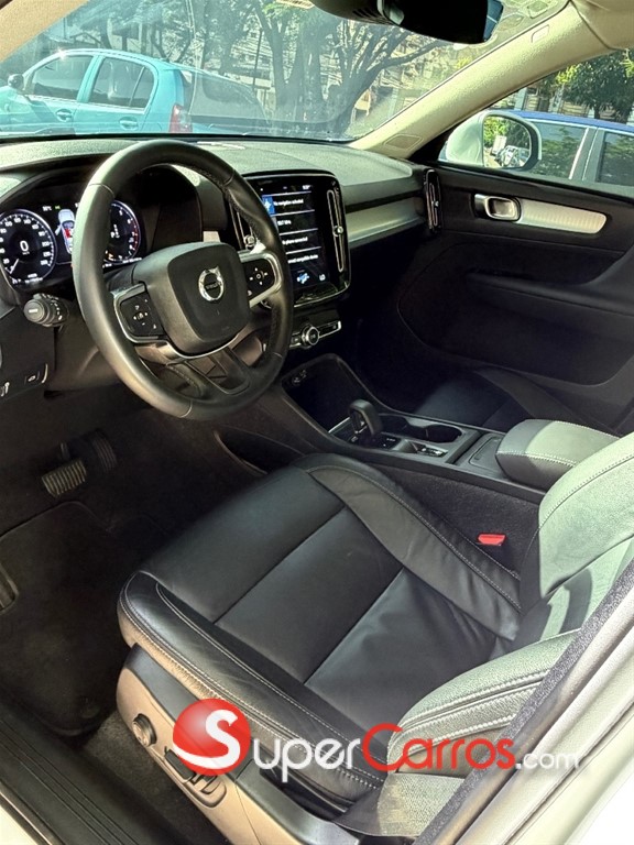 2022 Volvo XC40 Momentum — foto 5 / 11