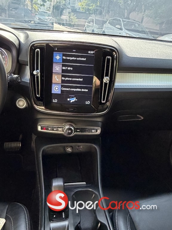 2022 Volvo XC40 Momentum — foto 9 / 11