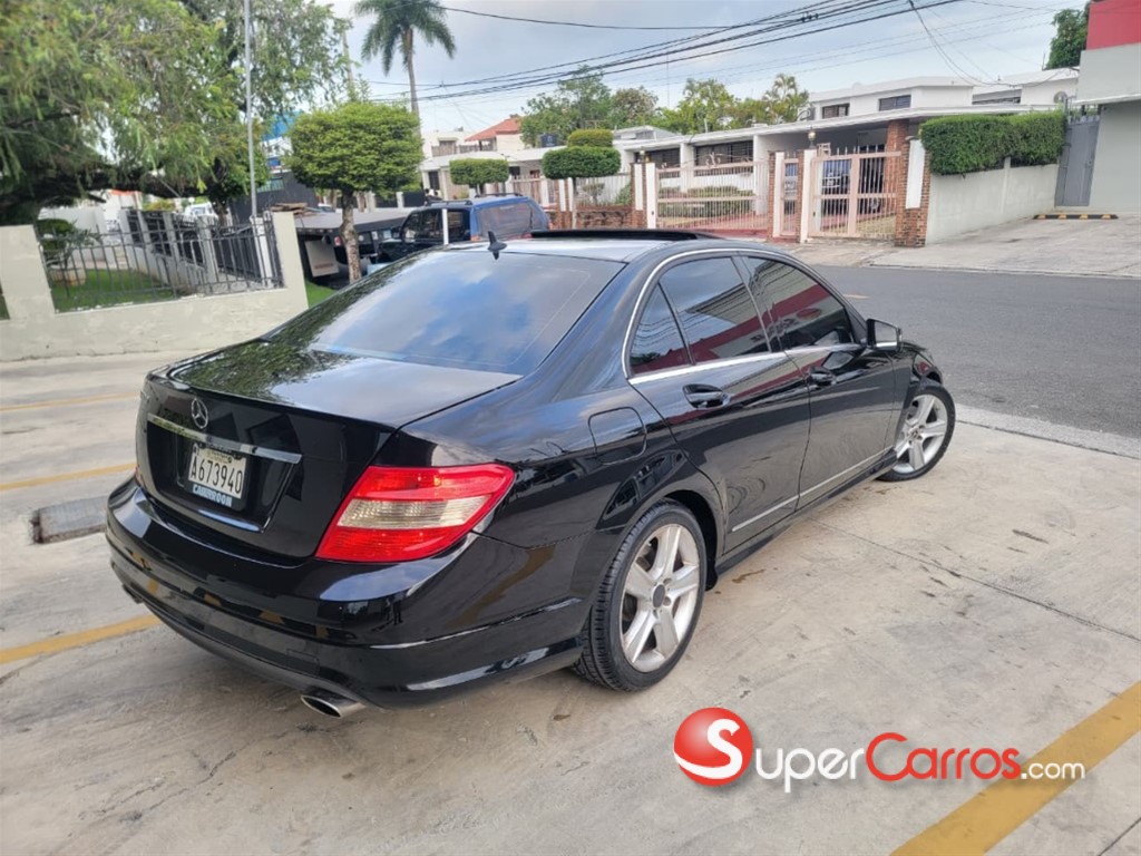 2011 Mercedes-Benz Clase C 300 — foto 4 / 8