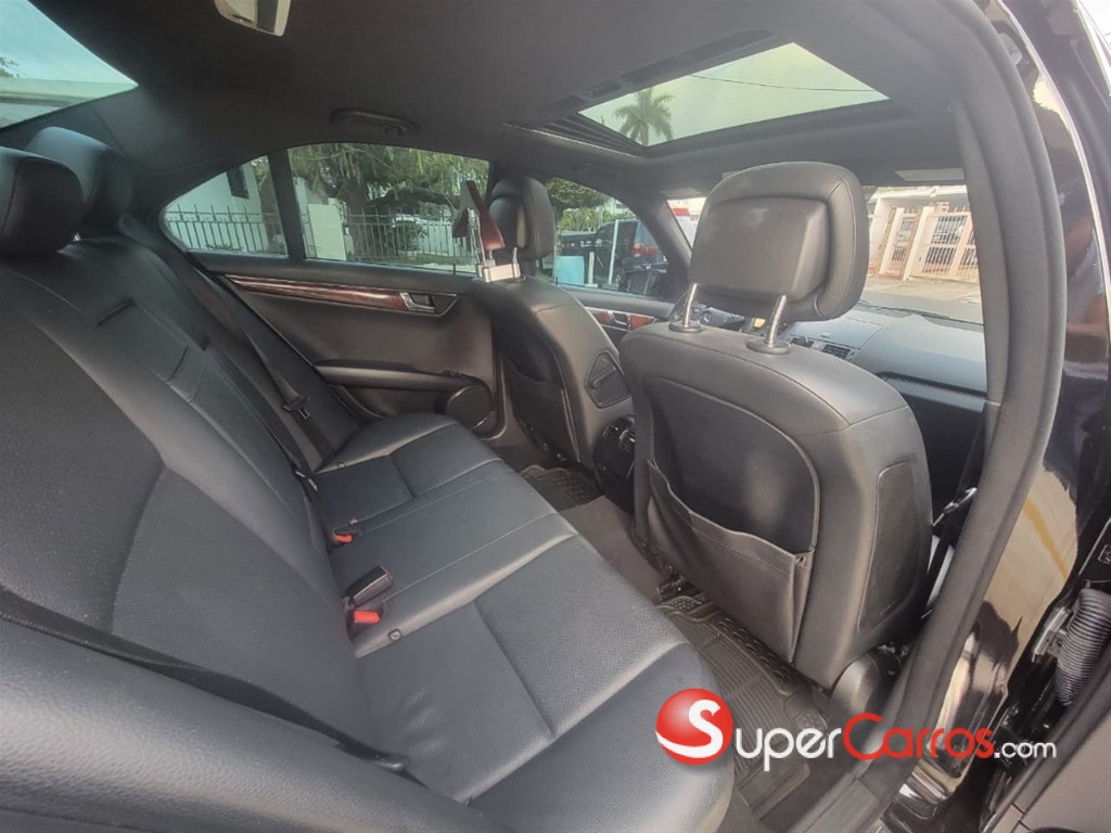 2011 Mercedes-Benz Clase C 300 — foto 7 / 8