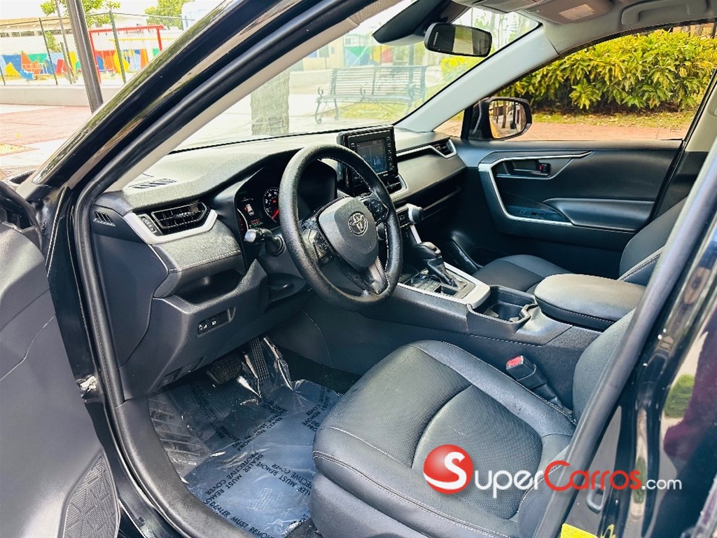 2021 Toyota RAV4 LE PLUS — foto 8 / 12