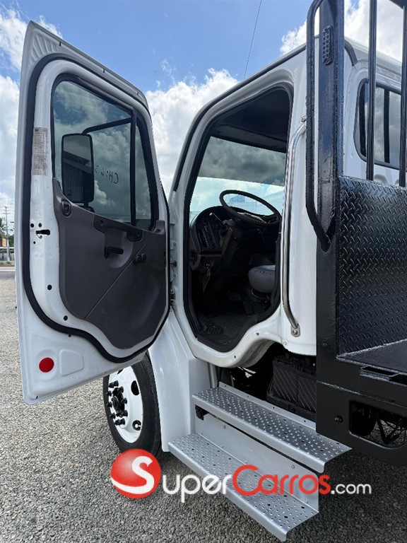 2004 Freightliner M2 — foto 3 / 7