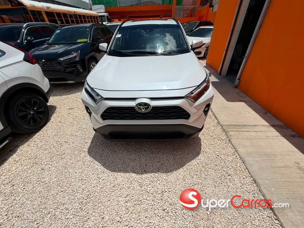 2024 Toyota RAV4 XLE Premium — foto 10 / 12
