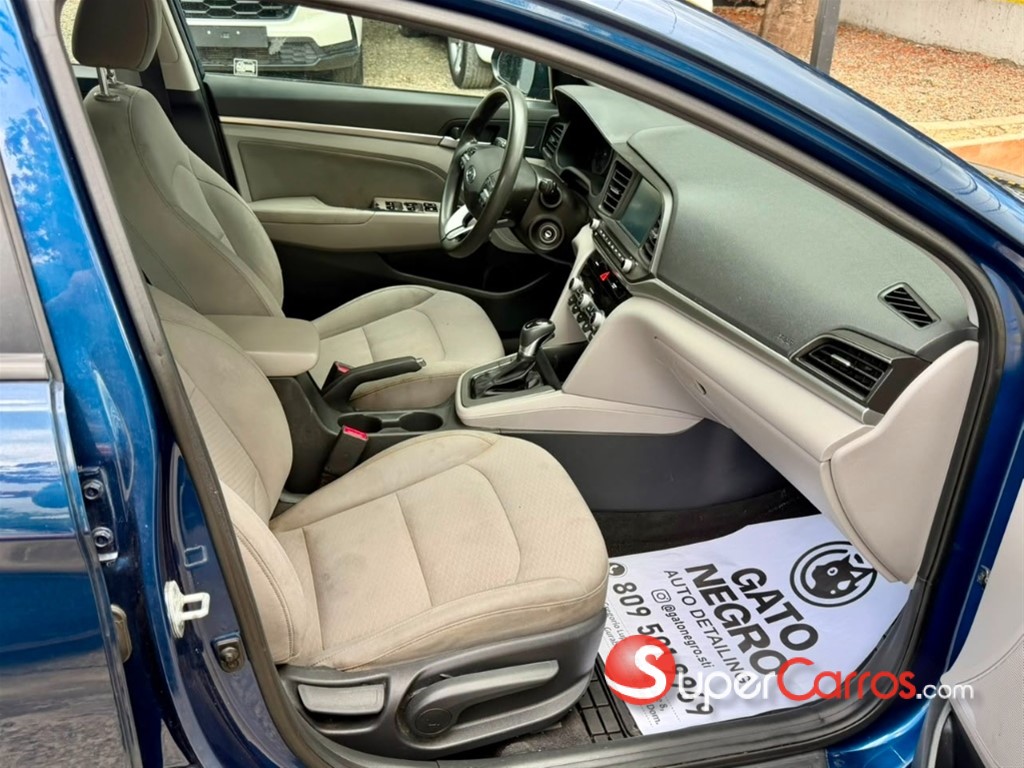 2020 Hyundai Elantra SE — foto 8 / 10
