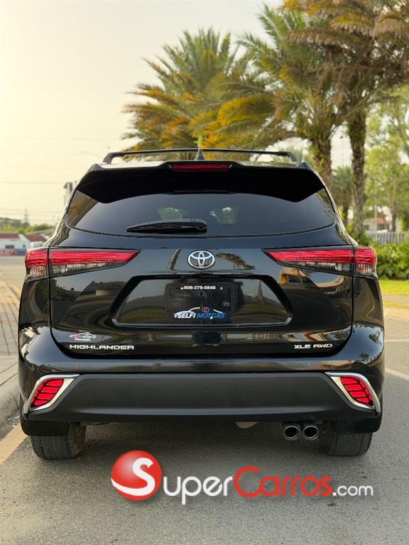 2021 Toyota Highlander XLE — foto 2 / 11