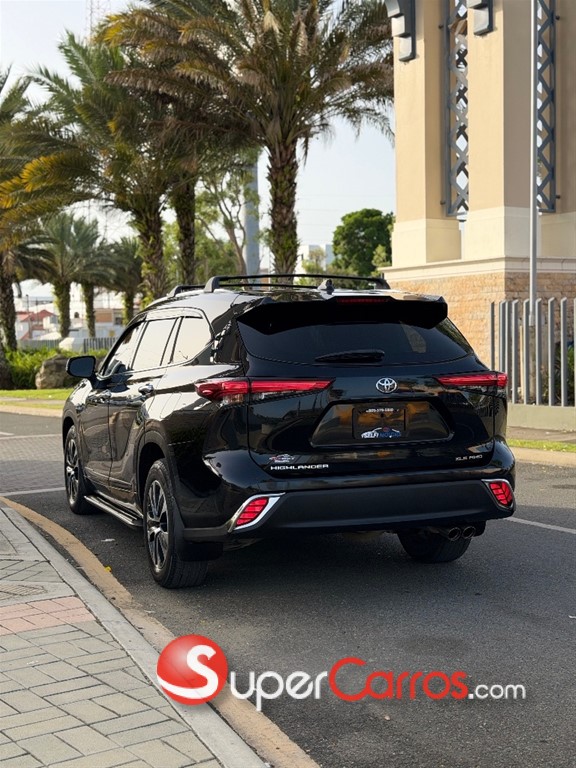 2021 Toyota Highlander XLE — foto 3 / 11