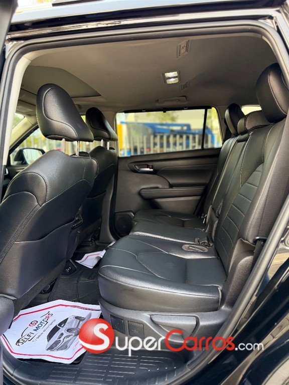 2021 Toyota Highlander XLE — foto 6 / 11