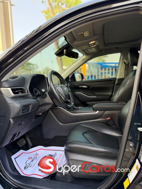 2021 Toyota Highlander XLE — foto 8 / 11