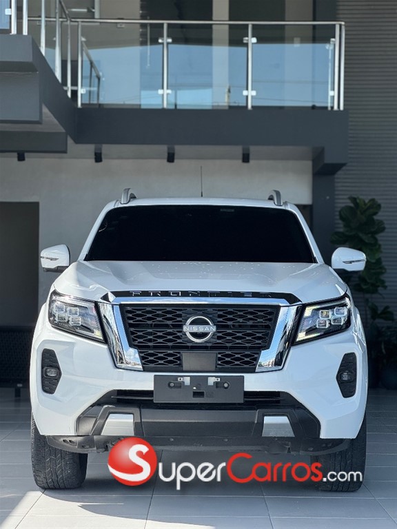 2025 Nissan Frontier LE — foto 2 / 10