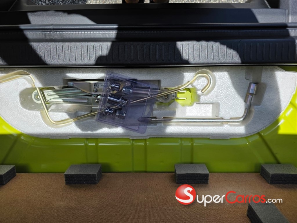 2025 Suzuki Jimny GLX — foto 4 / 12
