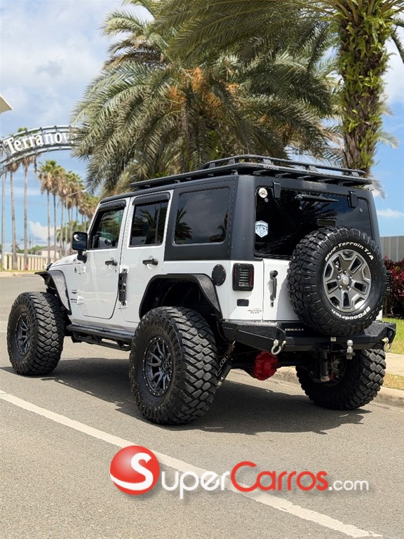 2011 Jeep Wrangler Sahara Unlimited — foto 9 / 12