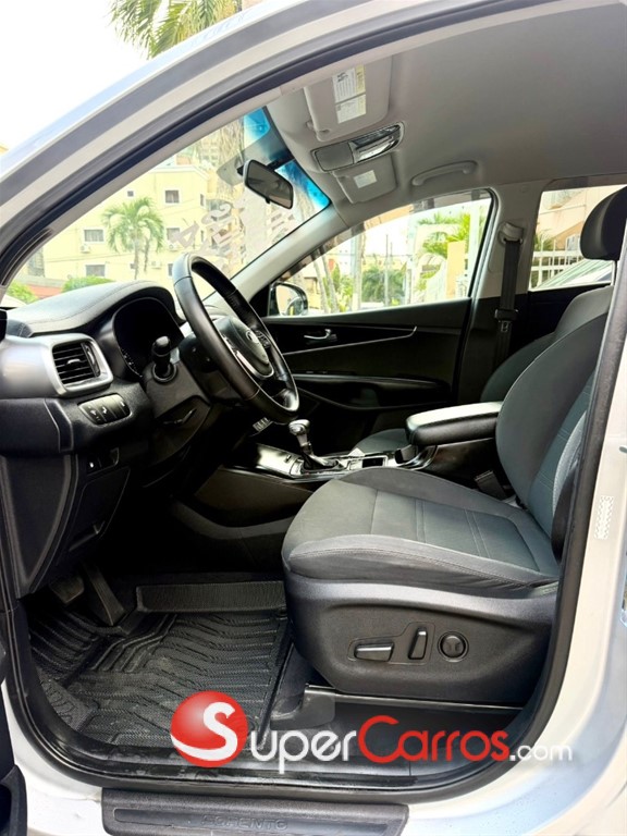2020 Kia Sorento LX — foto 4 / 12