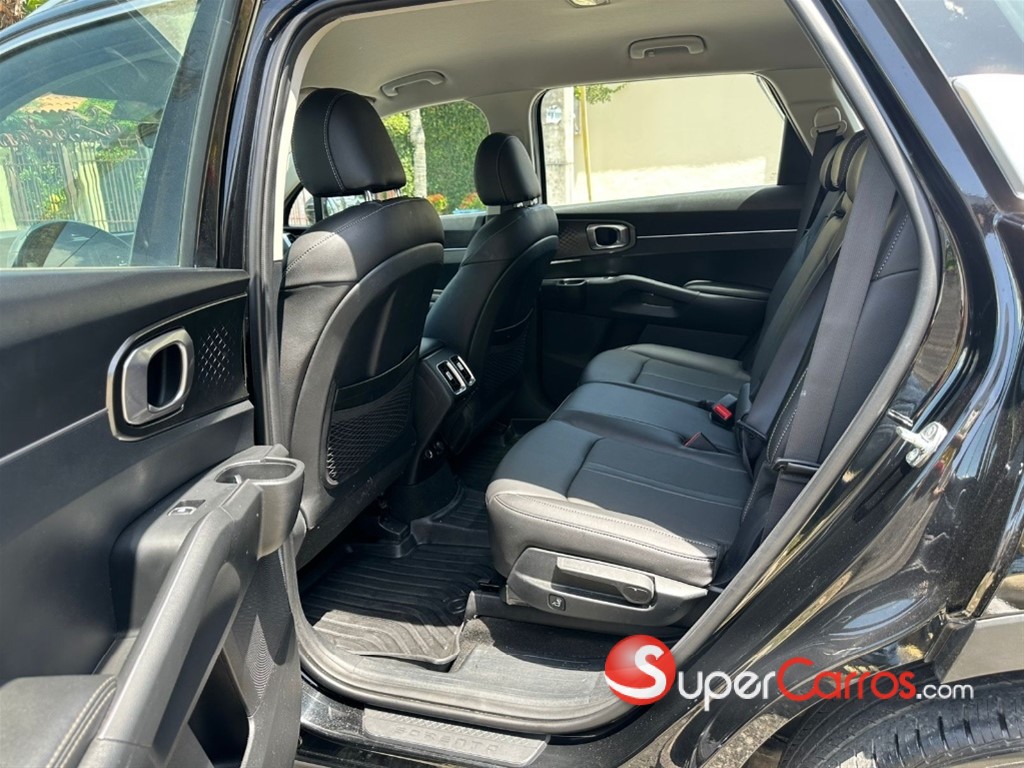 2023 Kia Sorento LX — foto 8 / 12
