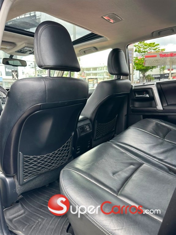 2016 Toyota 4 Runner Limited — foto 8 / 8