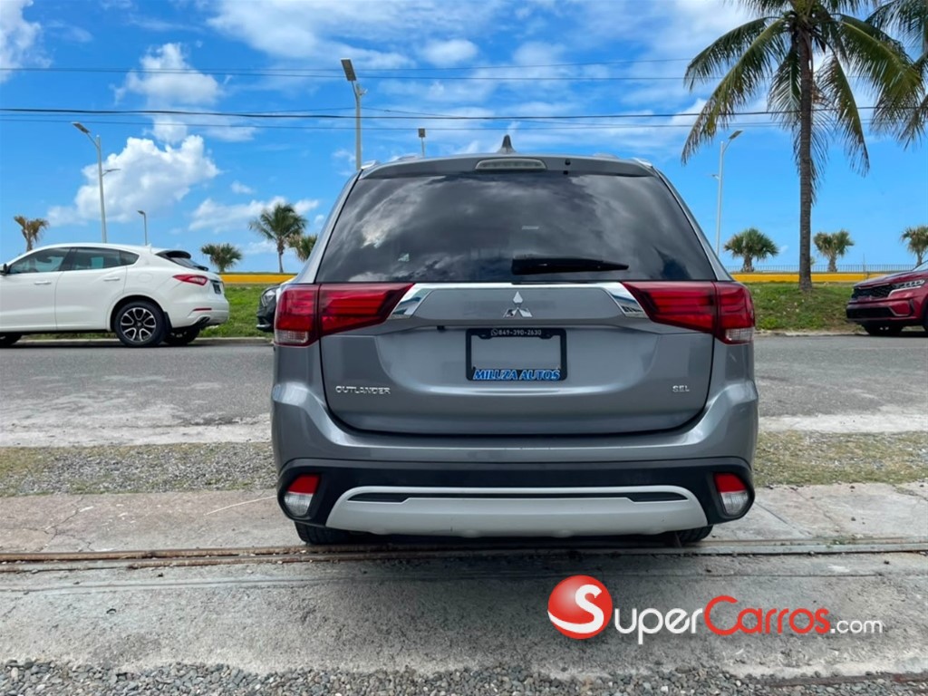 2020 Mitsubishi Motors Outlander SEL — foto 8 / 9