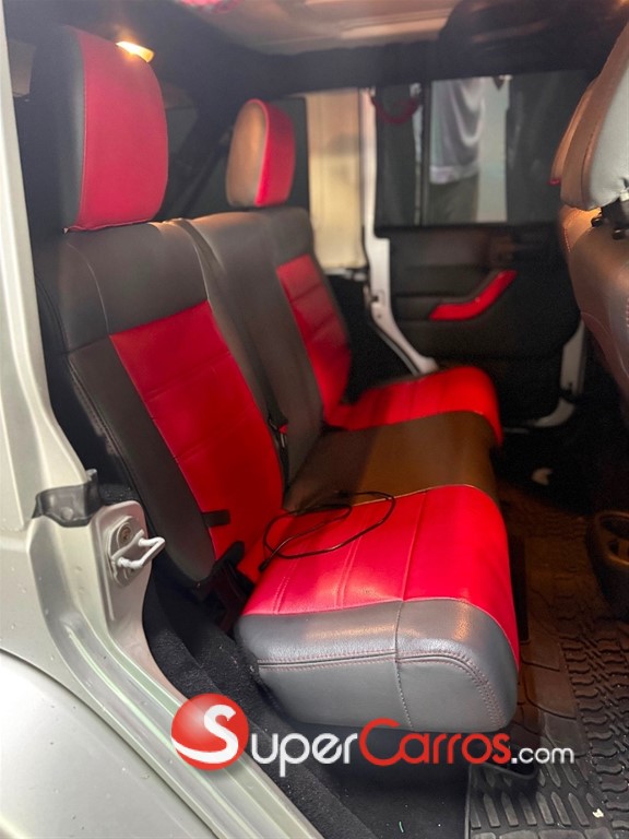 2011 Jeep Wrangler Unlimited Sahara — foto 8 / 10