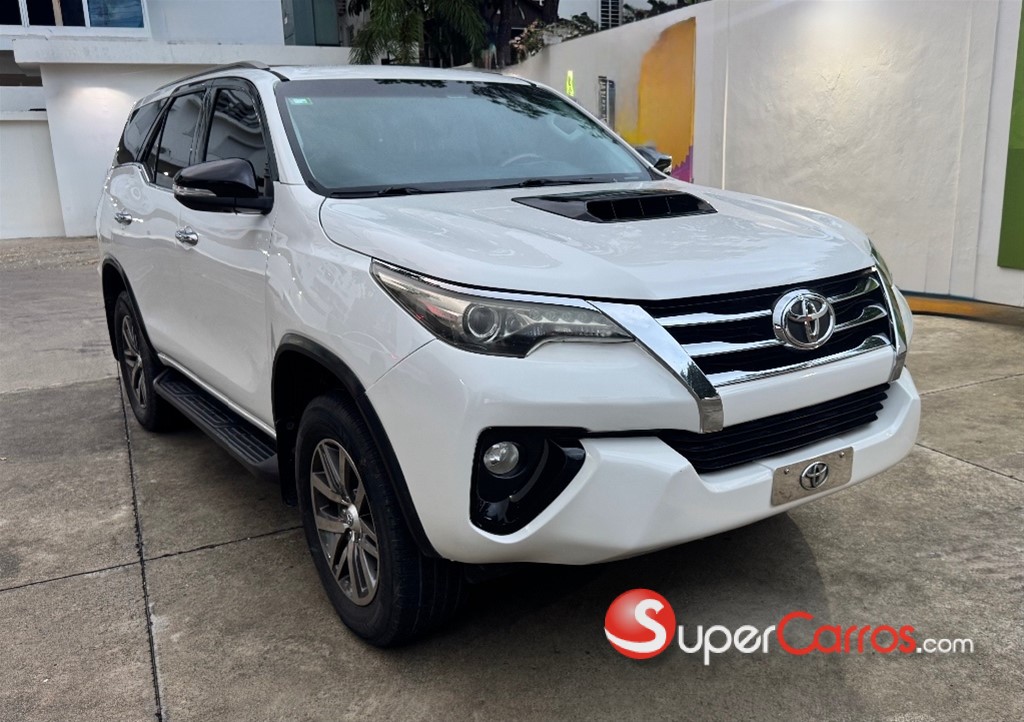 2018 Toyota Fortuner SRV — foto 3 / 12