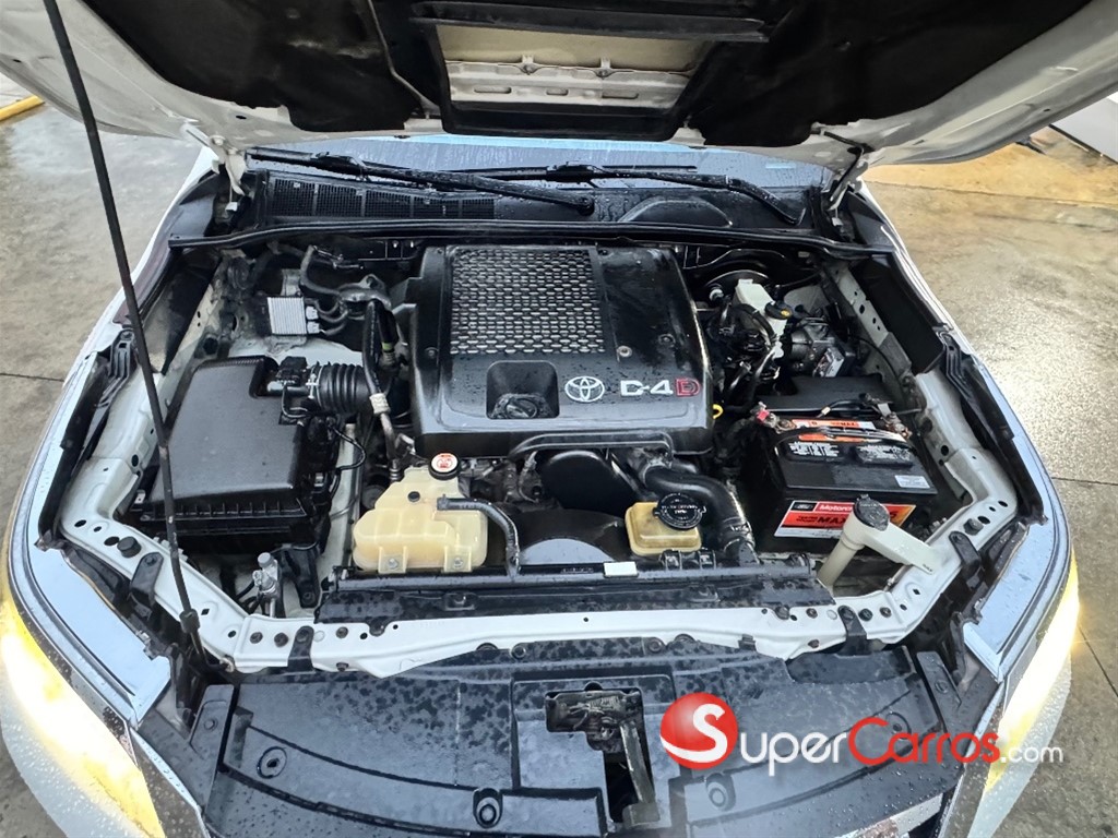 2018 Toyota Fortuner SRV — foto 12 / 12