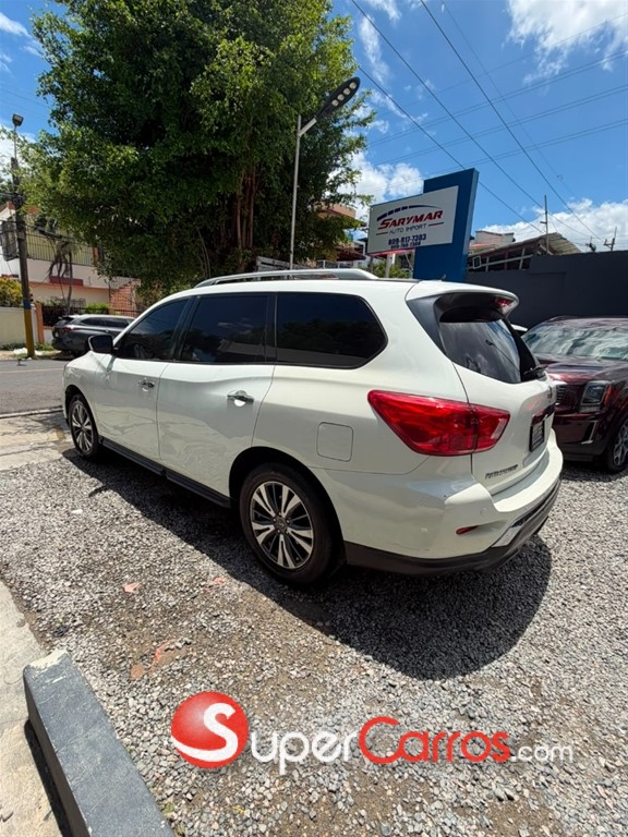2017 Nissan Pathfinder — foto 2 / 6