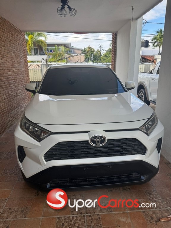 2020 Toyota RAV4 LE