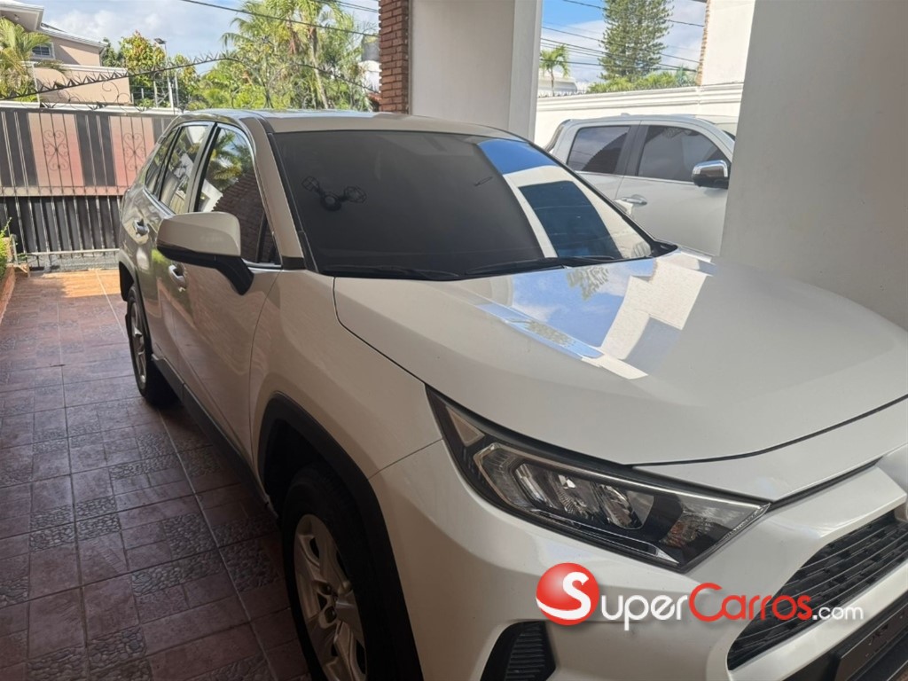 2020 Toyota RAV4 LE — foto 3 / 12