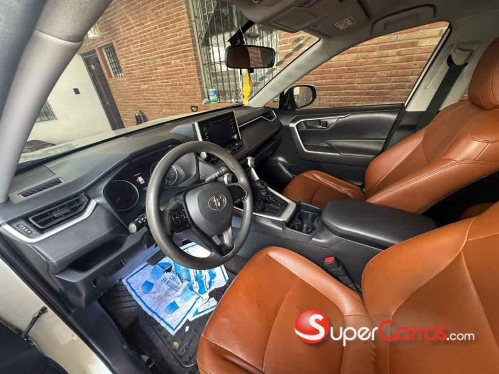 2020 Toyota RAV4 LE — foto 4 / 12