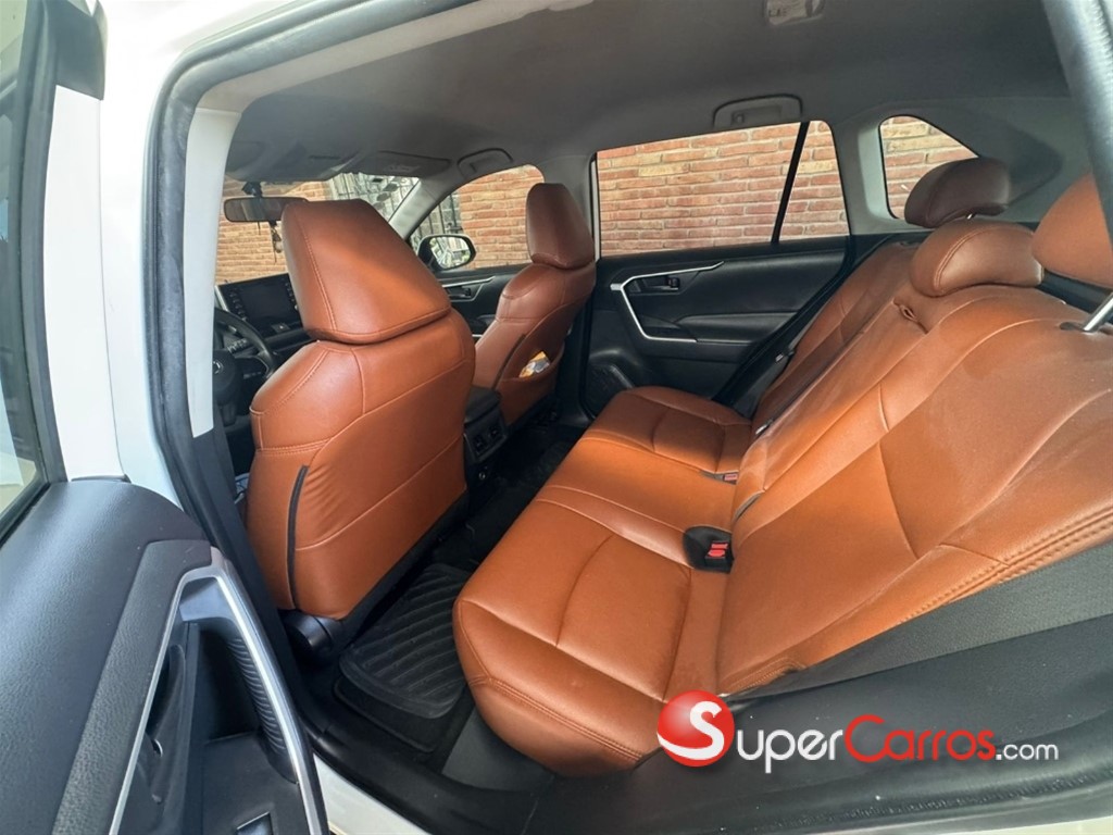 2020 Toyota RAV4 LE — foto 9 / 12