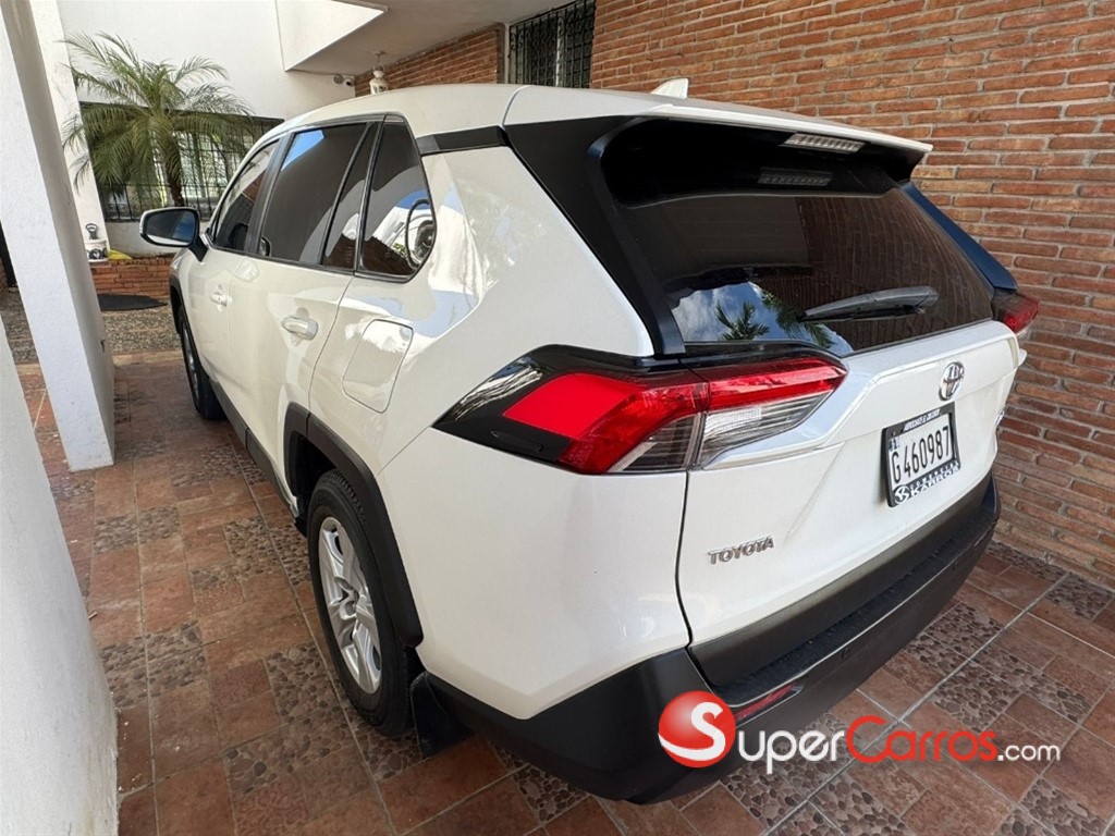 2020 Toyota RAV4 LE — foto 10 / 12