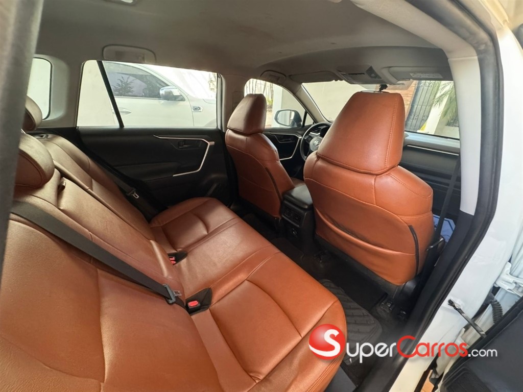 2020 Toyota RAV4 LE — foto 11 / 12