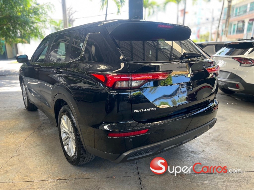 2022 Mitsubishi Motors Outlander SE — foto 3 / 11