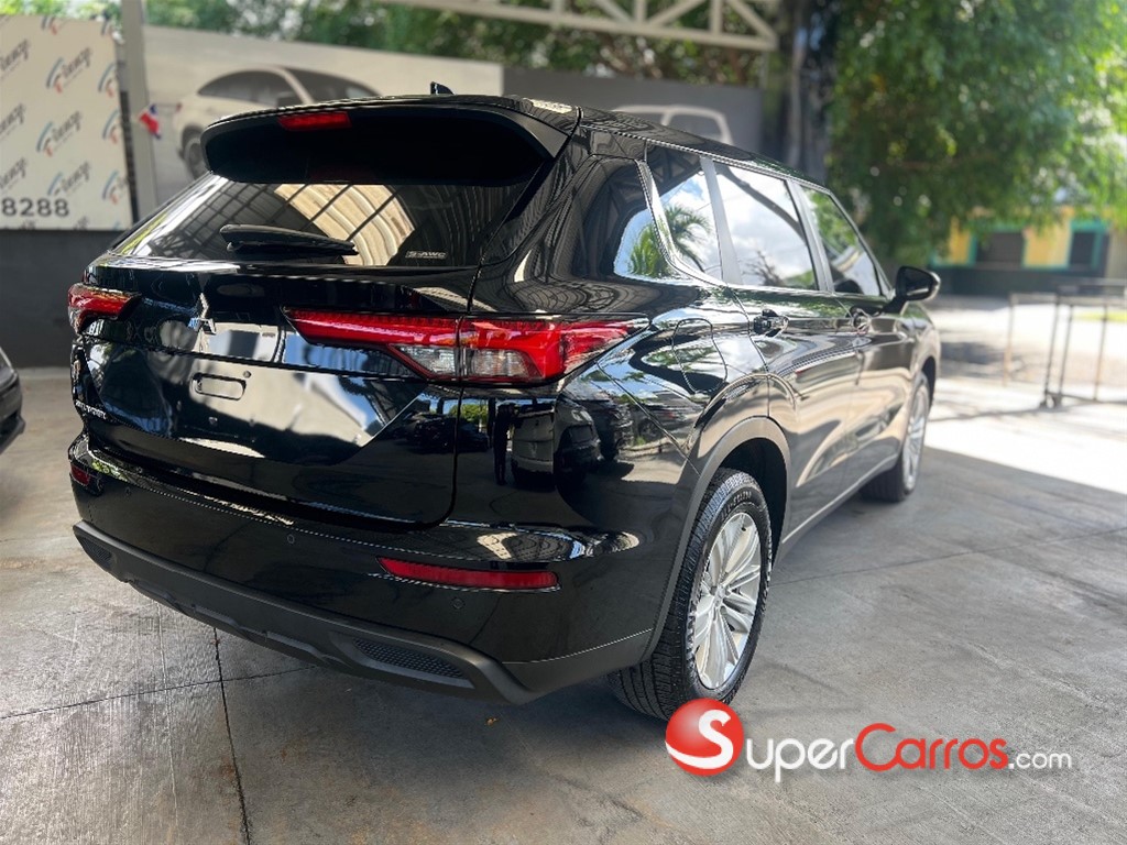 2022 Mitsubishi Motors Outlander SE — foto 4 / 11
