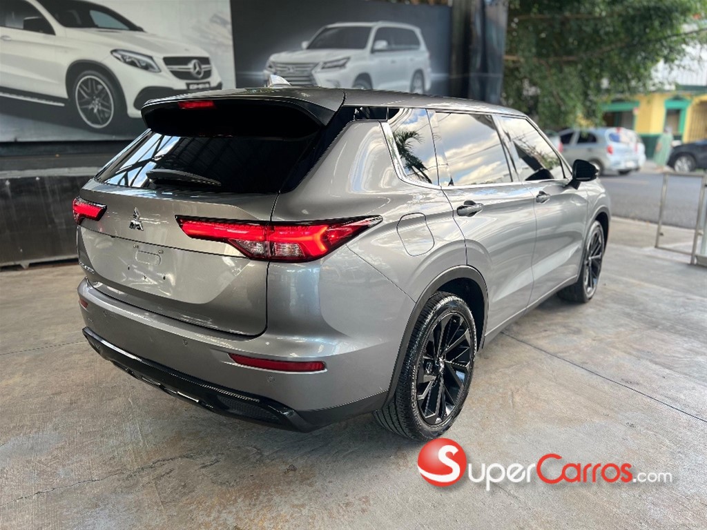 2022 Mitsubishi Motors Outlander Limited — foto 3 / 9