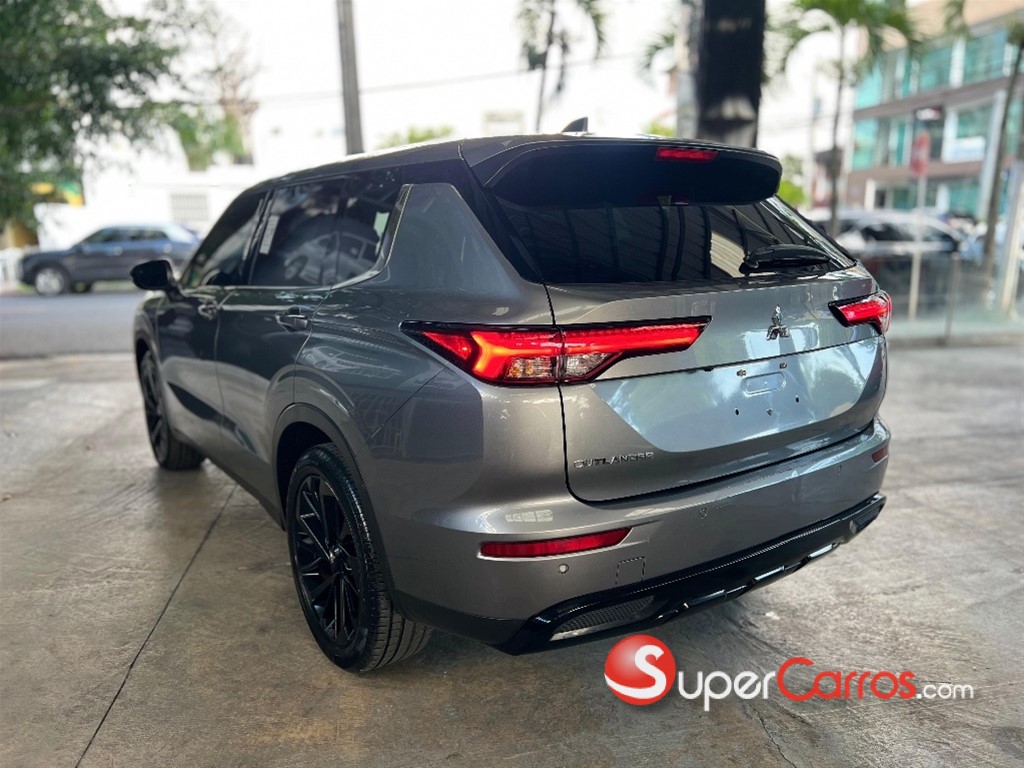 2022 Mitsubishi Motors Outlander Limited — foto 4 / 9